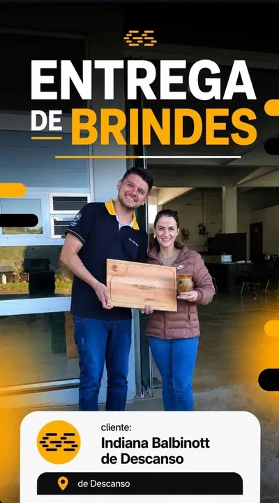 Entrega de brinde a clientes da Global Solar em Descanso