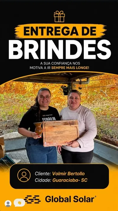 Entrega de brinde a clientes da Global Solar em Guaraciaba